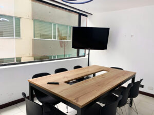 Sala de reuniones quito en el Edificio Twin Towers República del Salvador